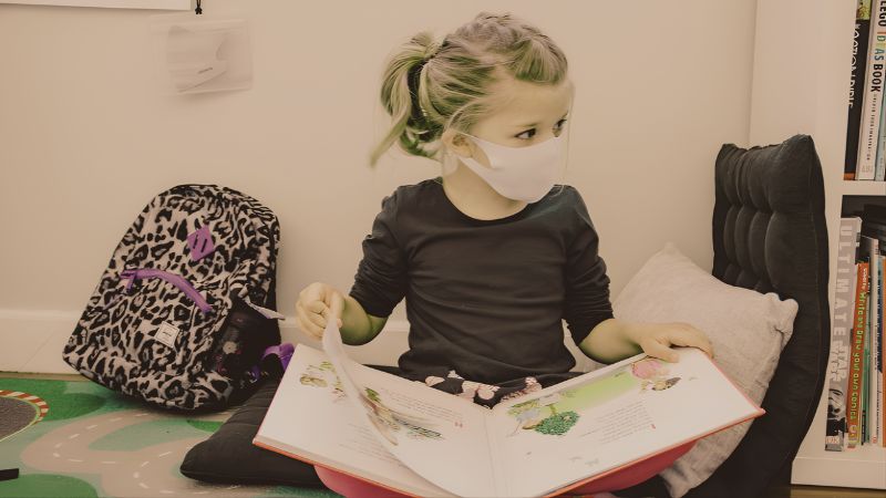 読書の途中で気をそらされた子ども  